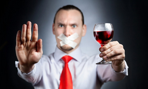 Чрезмерным употреблением алкоголя Chrezmernym upotrebleniem alkogolja