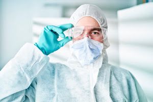 Оперирующий хирург Оперирующий хирург