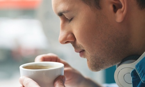 Белая чашка