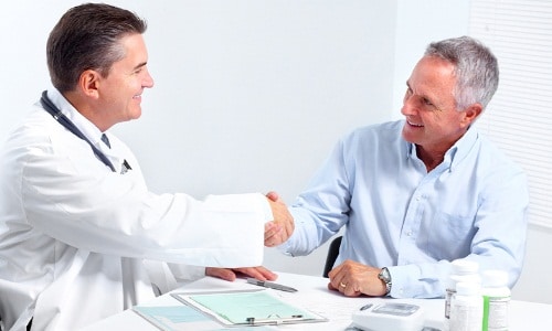 При первых симптомах необходимо обратиться к врачу