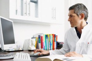 Врач на рабочем месте Врач на рабочем месте