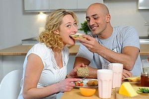 Мед лучше кушать с творогом